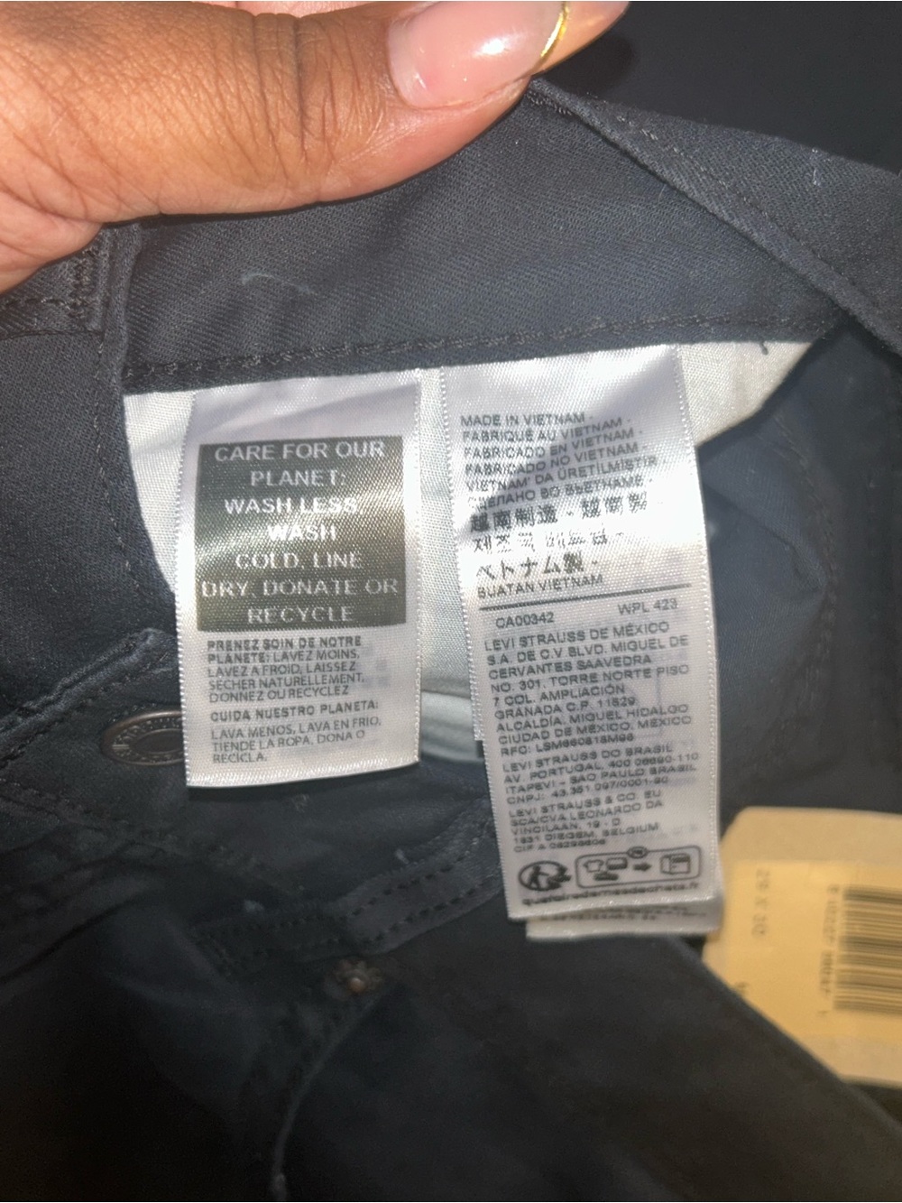 Levi's Black High-Waisted Mom Jeans- BRAND NEW- 29x30 - Picture 8 of 9